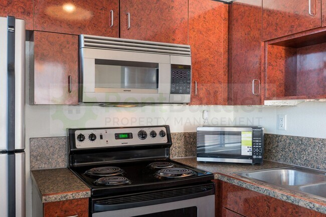 Building Photo - LOWER PRICE!  CATS ALLOWED!!