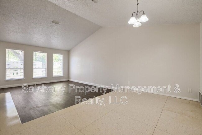 Building Photo - 4915 Westlake Dr