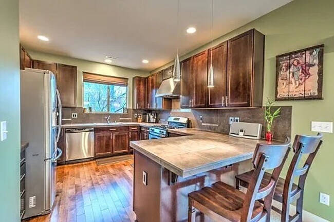 Building Photo - Stylish & Updated Home – 3BR/205BA, AC, Ne...