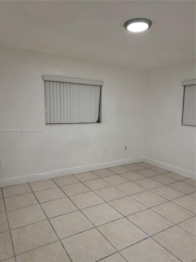 Building Photo - 470 NE 127th St