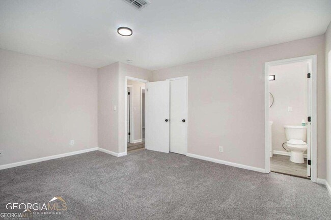 Building Photo - 2243 7 Oaks Cir