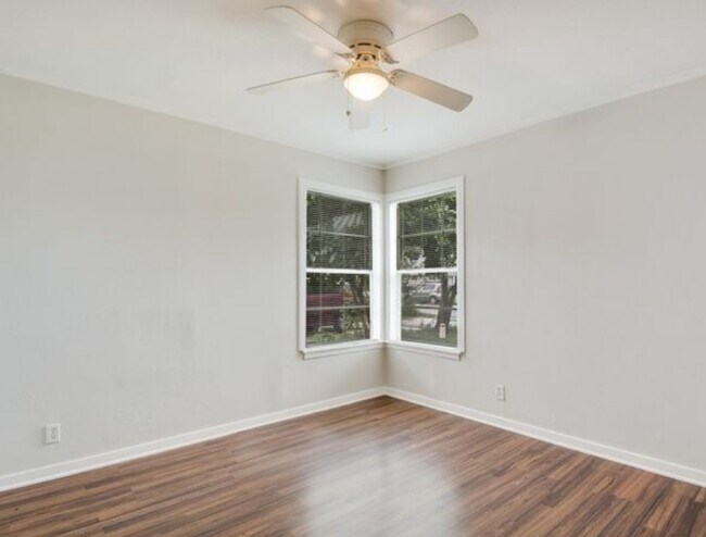 Building Photo - 707 Sprucewood Ln