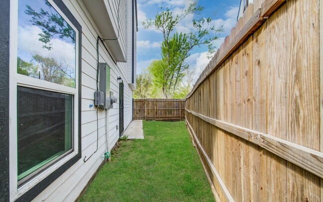 Building Photo - 4616 Shreveport Blvd