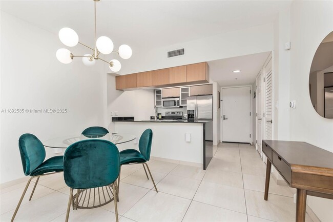Building Photo - 1750 N Bayshore Dr