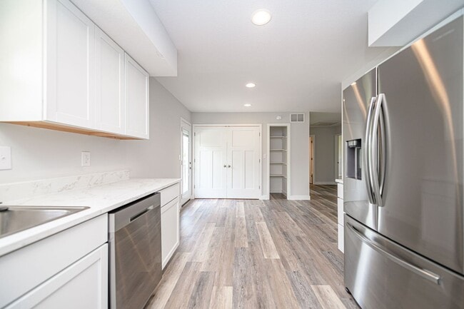 Building Photo - GEORGETOWN Duplex - SW Columbia – 3 Bed, 3...