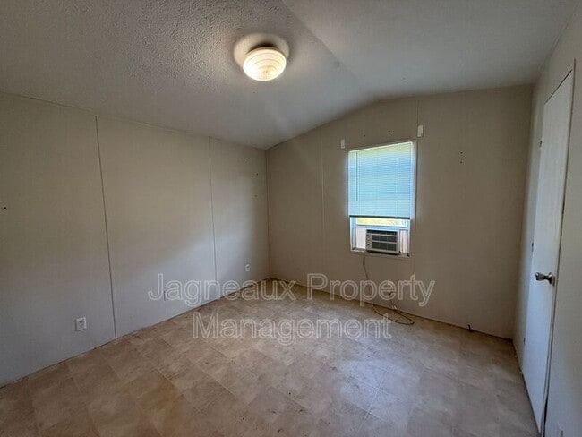 Building Photo - 2210 Center St