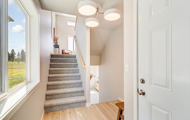 Building Photo - 3 Bed 2 Bath Single Family Home