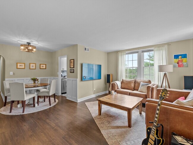Building Photo - Enjoy Comfortable Arlington Living at Old ...