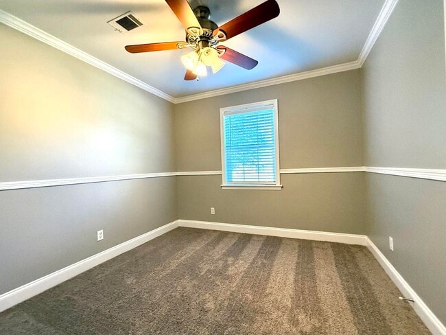 Building Photo - 223 Westmont Dr