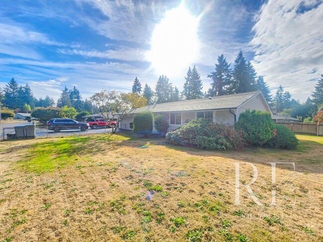 Building Photo - Spacious 4-Bedroom Rambler with Fenced Yar...