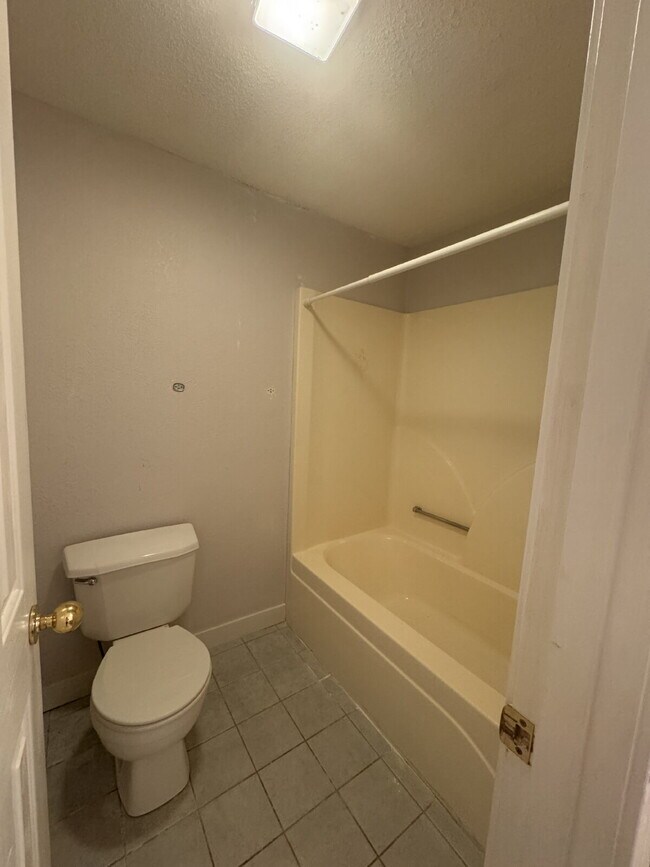 Building Photo - Spacious Mountain Condo 3 bedroom 2 bathroom.