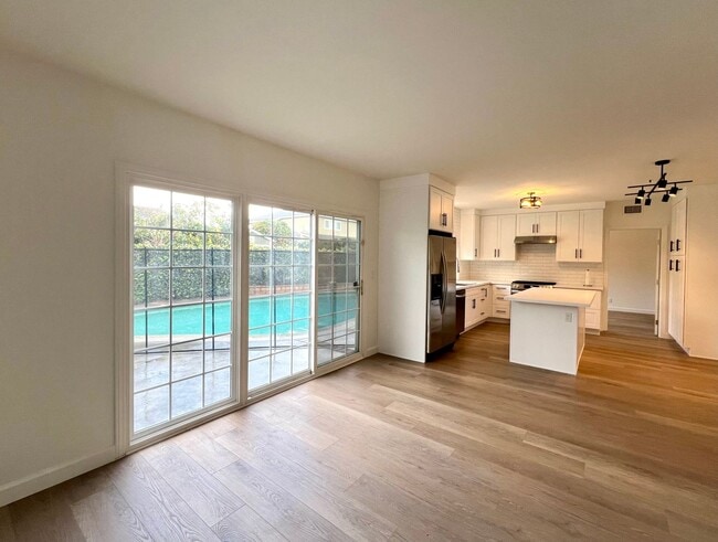 Building Photo - Rare 4 Bedroom pool home available in Cypress