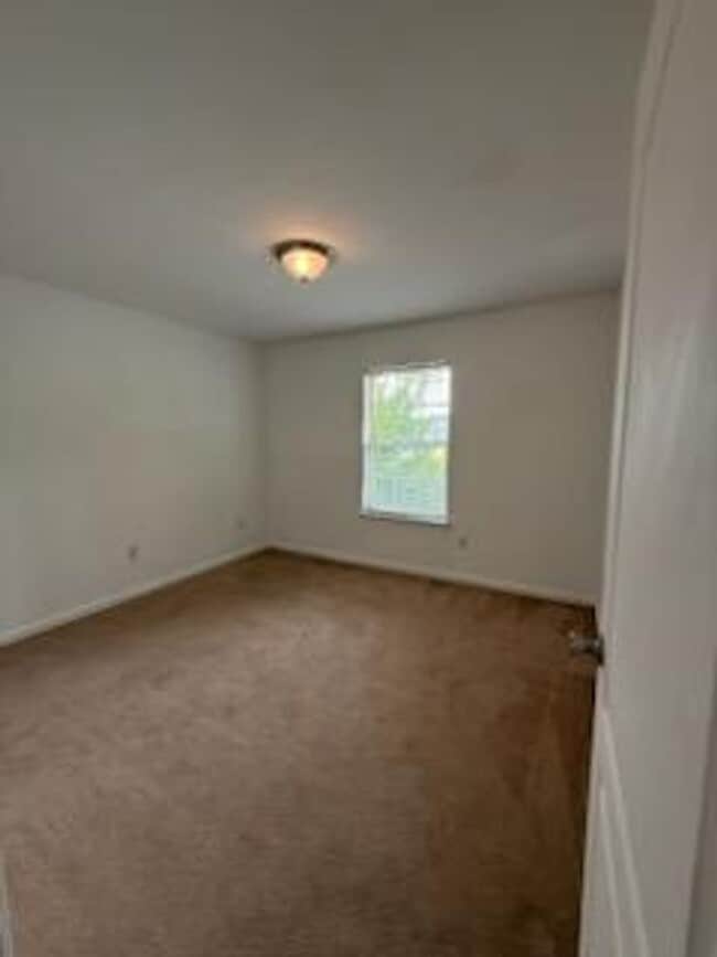 Building Photo - Convenient Southside Bungalo