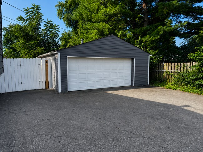 Building Photo - 599 Ashwood Rd