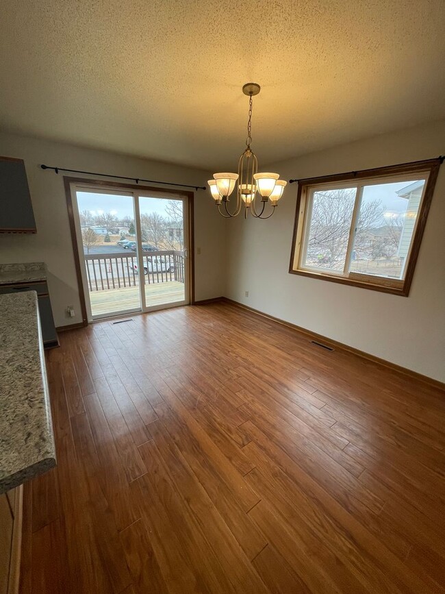 Building Photo - 4 Bedroom, 2 Bath Home for Rent