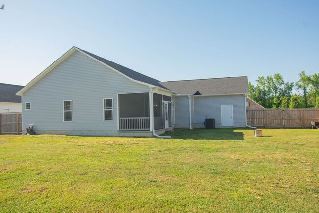 Building Photo - Coming Soon! 3 Bedroom 2.5 Bath - 25 Minutes from Camp Lejeune