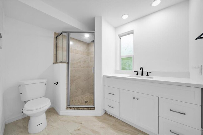 Building Photo - 3307 Pinetree St