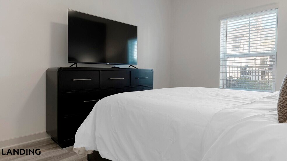 Building Photo - 6000 Front St