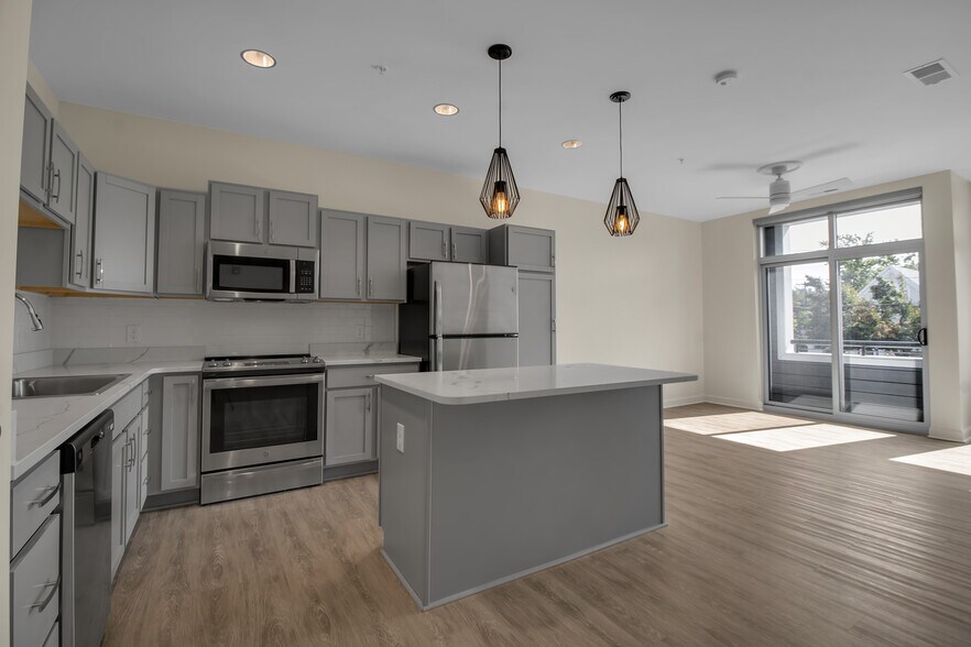 Building Photo - 5712 Main St