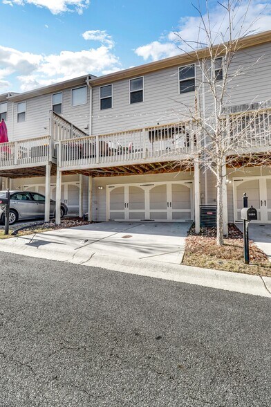 Building Photo - 5084 Whiteoak Ter SE