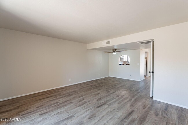 Building Photo - 1319 S Hardy Dr