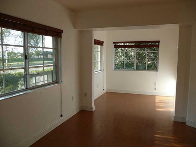 Building Photo - 2586 Centergate Dr