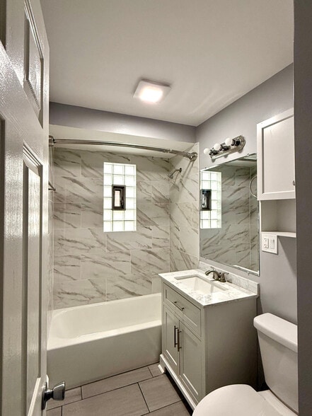 Building Photo - 4537 S Lavergne Ave