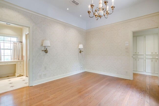 Building Photo - Prime Location- Classic 1936- 3 Bed, 3.5 Bath, Seconds from River Crest Country Club- 76107