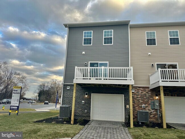 Building Photo - 1801 Harvest Dr