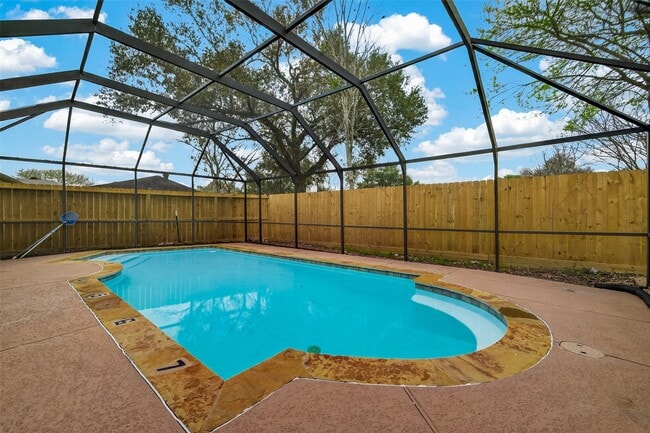 Building Photo - 2130 Round Lake Dr