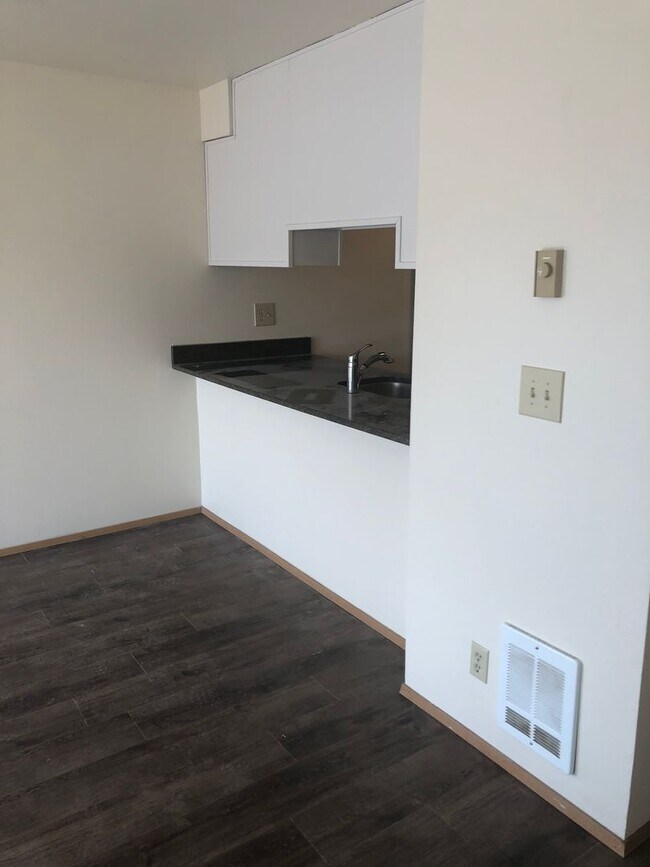 Interior Photo - Magnolia Court