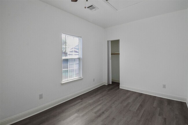 Building Photo - 531 N Estelle St