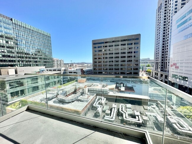 Building Photo - EPIC REA: GORGEOUS 1BD/ 1BA Condo w/ Amazing Views & Fabulous Rooftop