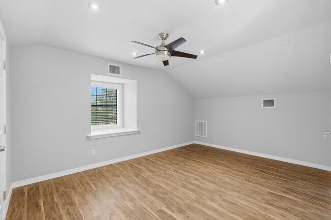 Building Photo - 3338 Prospect St