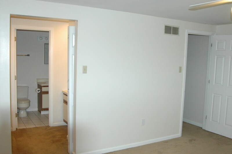 Building Photo - 627 Windsor Ave