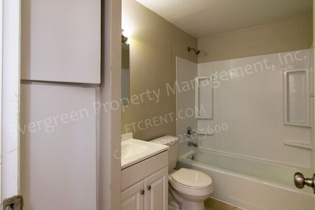 Building Photo - 2939 Glendale Dr
