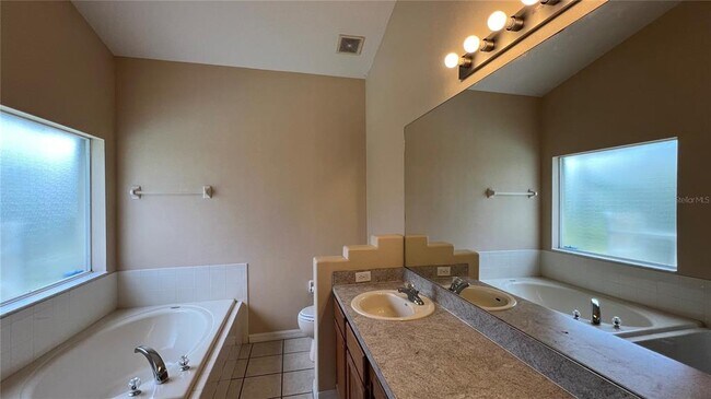Building Photo - 16713 Rolling Green Dr
