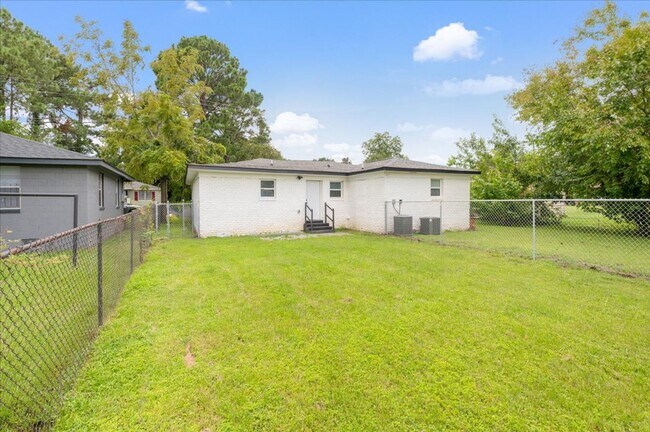 Building Photo - 2120 Krenson St