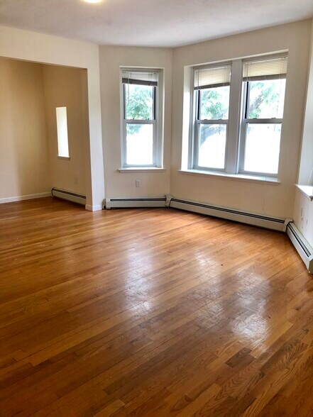 Primary Photo - 1407 Beacon St