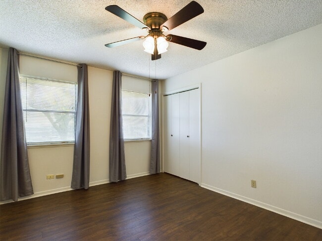 Building Photo - Generous 3-Bed, 2-Bath Home in Fredericksb...