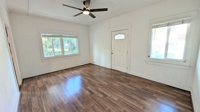 Building Photo - 3609 Leahi Ave