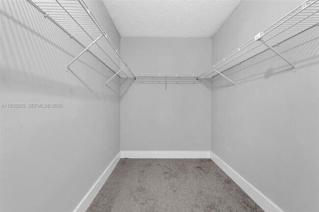 Building Photo - 4025 Yarmouth E