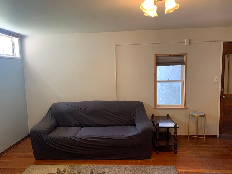 Building Photo - 1210 Foyer Ave