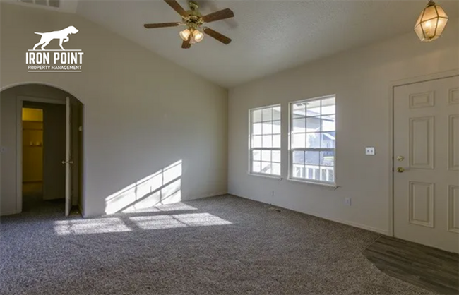 Building Photo - 4bed/2.5 Bath in Kuna w/fenced yard, vault...