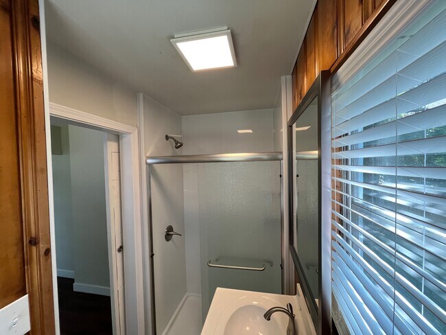 Building Photo - 3063 Sunset Dr - A
