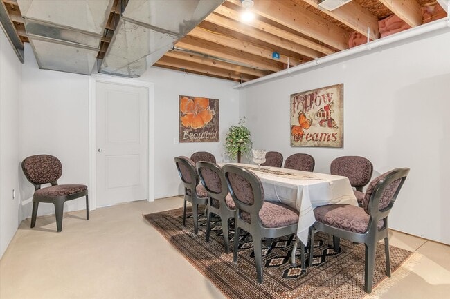 Building Photo - 37440 Curwood Dr