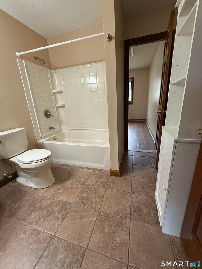 Building Photo - 1302 Summer Hill Dr