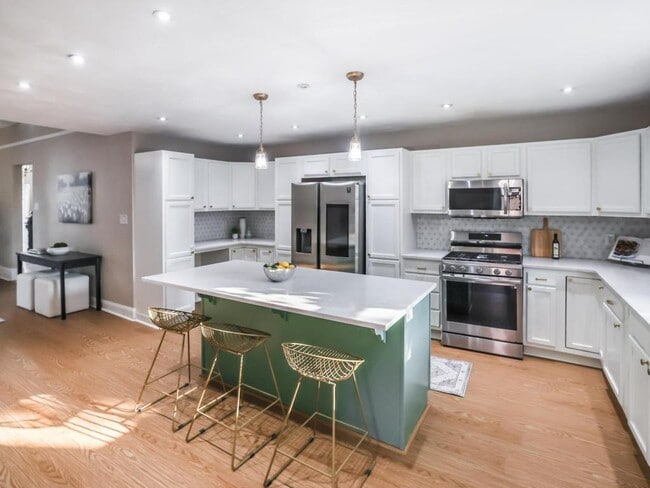 Building Photo - 715 N Beatty St