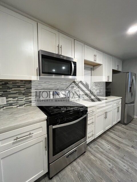 Building Photo - 320 W Whittier Ave