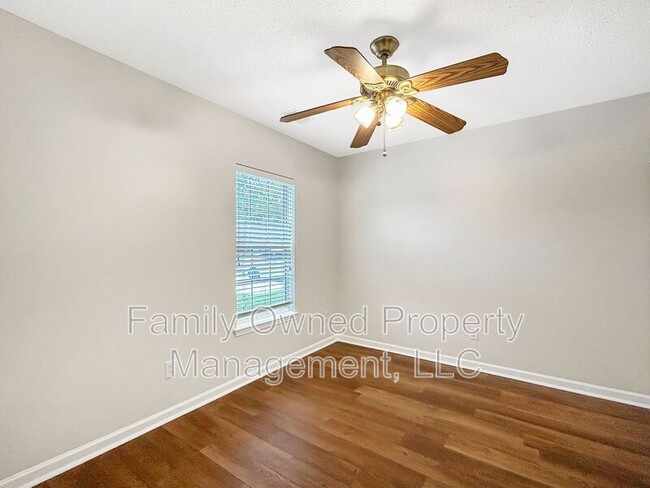 Building Photo - 112 Stewart Pl